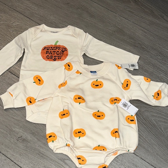 Old Navy Other - NWT 6-12 month Old Navy Cream Baby Onesie with Pumpkin Print set of 2